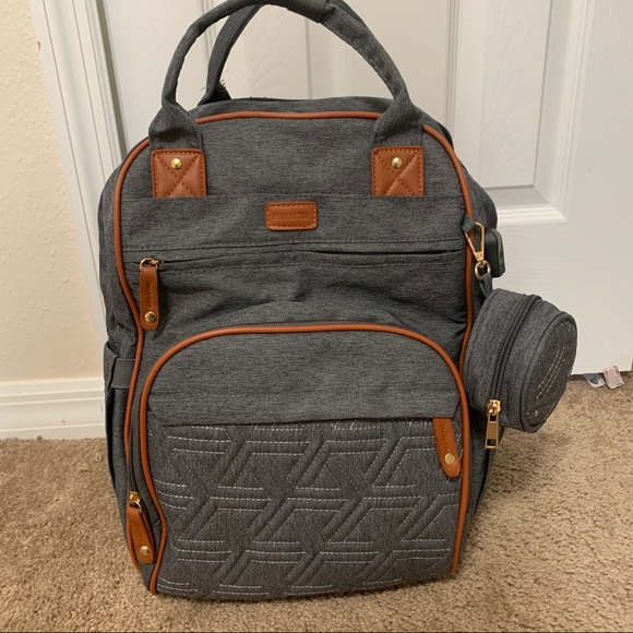 NWOT Grey Diaper Backpack - Picture 4 of 5